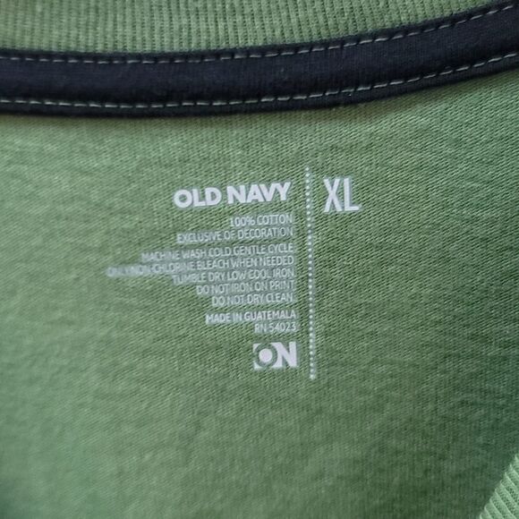 Boys Old Navy Long Sleeve Tee - Picture 6 of 6